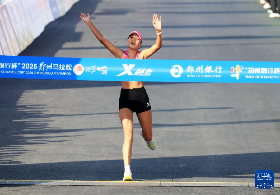 2025郑州马拉松鸣枪开跑