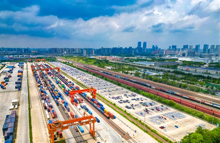 【闯劲·“十四五”河南答卷】逐浪世界抢新机