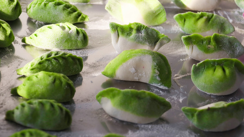 暖心冬至 “饺”聚温情 南阳市中医院举办冬至包饺子比赛_fororder_参赛队包的归元养心饺.JPG