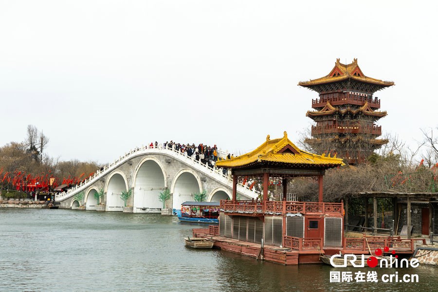 “豫”见中国年|多国驻华使节穿越千年汴京 共赏大宋风华_fororder_宋风宋韵的清明上河园实景