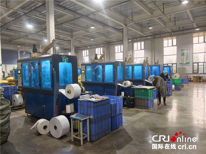 药草香里探产业 外国青年、网络达人“艾”上南阳_fororder_微信图片_20251113215734_57_55