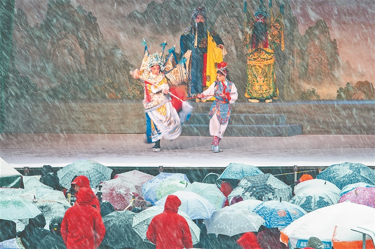 一台戏 “暖”了寒冬