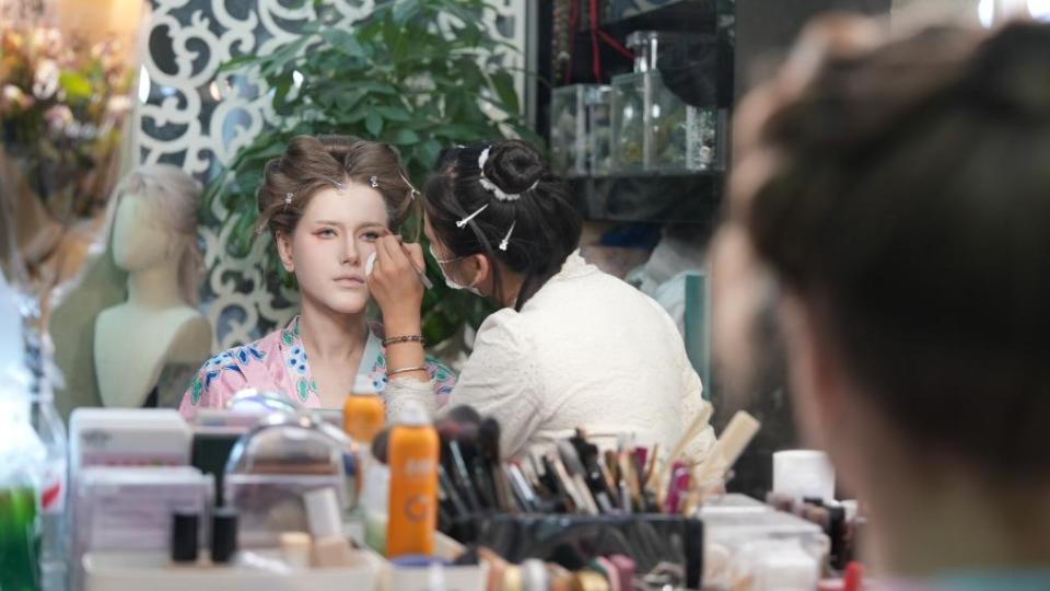 美!跟随俄罗斯小姐姐在古都洛阳体验汉服文化