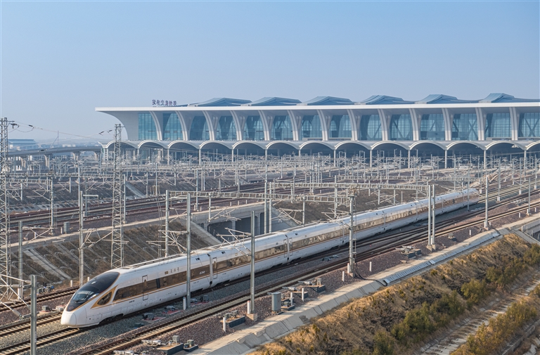 空中丝路新标杆 内陆开放强引擎_fororder_1