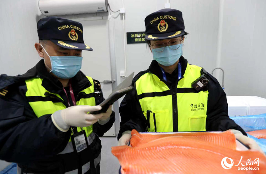 郑州航空口岸春节保供“争分夺鲜”_fororder_LOCAL1770858119769JL1K5G0FYI