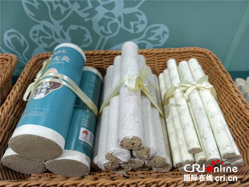 药草香里探产业 外国青年、网络达人“艾”上南阳_fororder_微信图片_20251113215730_54_55