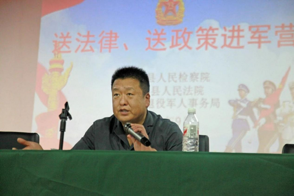 河南省武陟县人民法院为预定新兵送上“法治第一课”_fororder_2