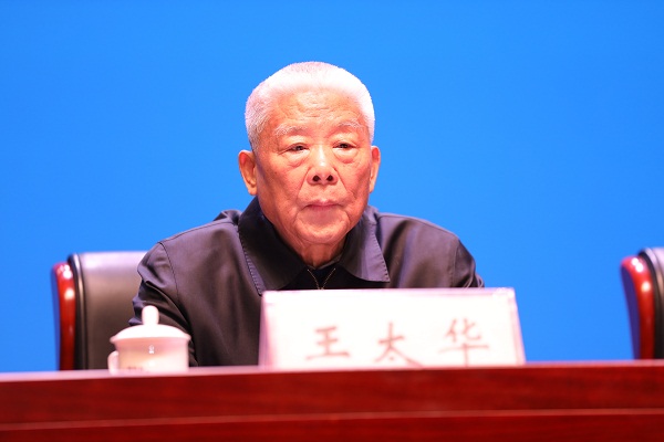 图片默认标题_fororder_3.中广联合会第六届理事会名誉会长王太华出席会议.JPG