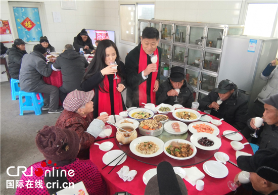 (供稿 公益列表 三吴大地泰州 移动版)泰州泰申大酒店为敬老院老人送温暖