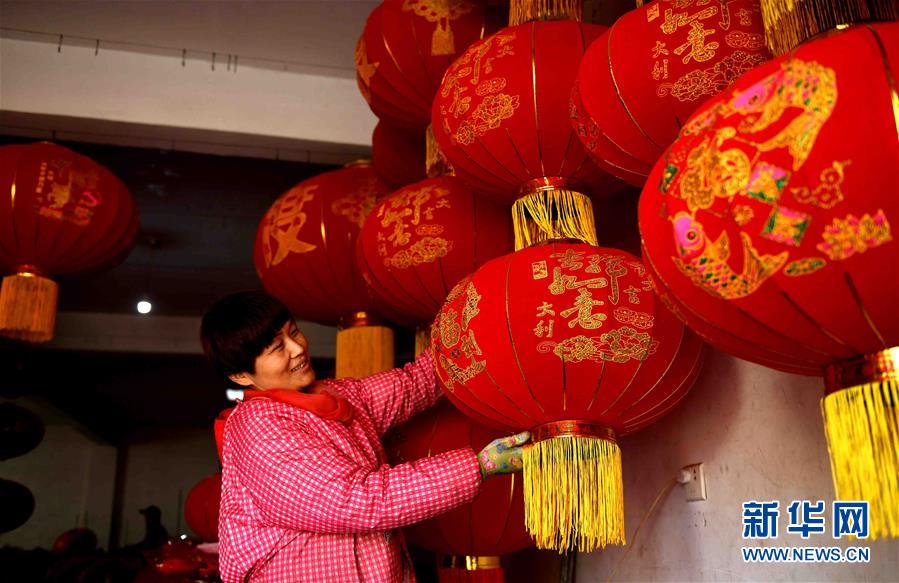 石家庄藁城区：赶制宫灯迎新年