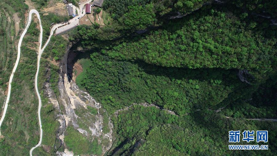 走近陕西宁强地洞河天坑