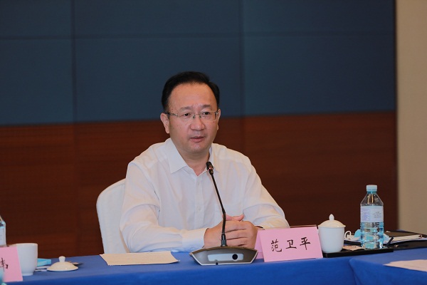 中广联合会召开广播电视文艺工作者加强职业道德建设座谈会_fororder_中广联合会会长范卫平.JPG