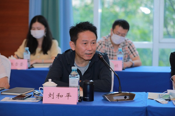 中广联合会召开广播电视文艺工作者加强职业道德建设座谈会_fororder_电视剧编剧委员会会长  刘和平.JPG