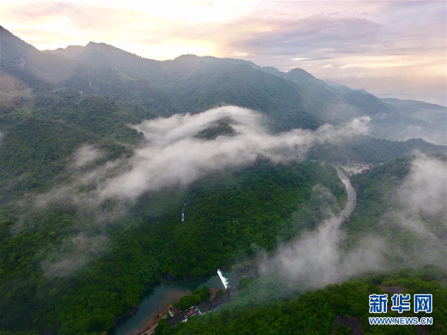 福州：雨后青山美