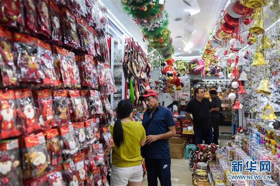 浙江义乌：圣诞商品订单迎来旺季