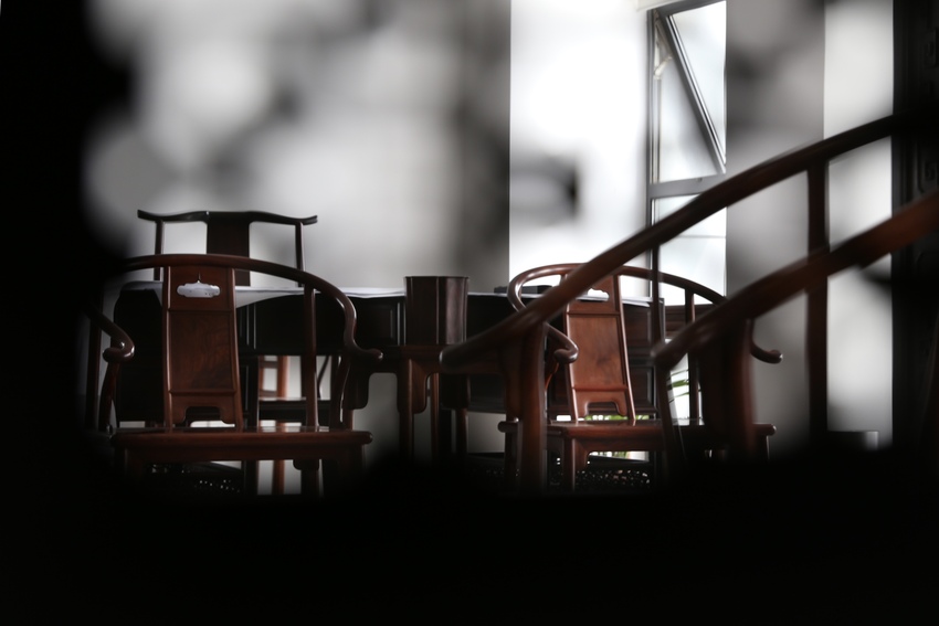 (原创 本网专稿 三吴大地南京 移动版)家具设计师王华:聚焦传承发展 让苏作家具走入“百姓家”(条目标题)王华:让苏作家具走入“百姓家”