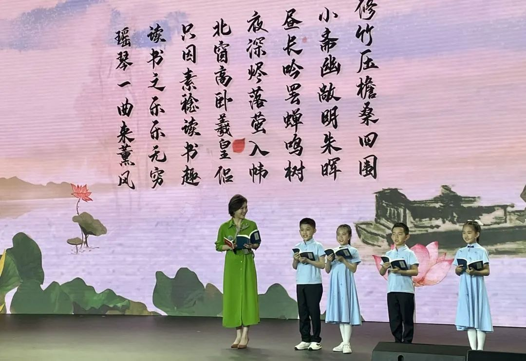中广联合会会长范卫平出席首届全民阅读大会“阅读新时代·奋进新征程”全民阅读诵读活动并致辞_fororder_7