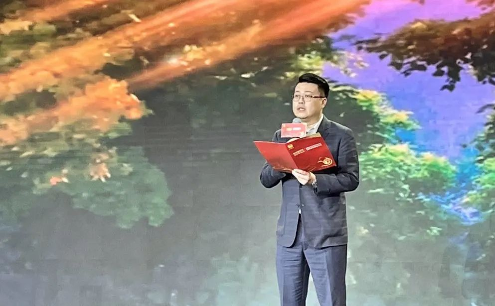 中广联合会会长范卫平出席首届全民阅读大会“阅读新时代·奋进新征程”全民阅读诵读活动并致辞_fororder_8