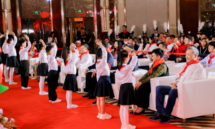 中广联合会少年儿童演艺委员会小手牵大手《童唱新时代》六一晚会在京举办