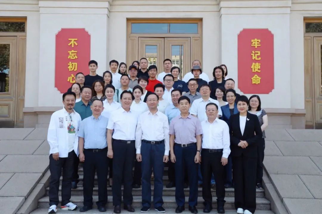 中广联合会召开加强广播电视文艺工作者职业道德建设座谈会