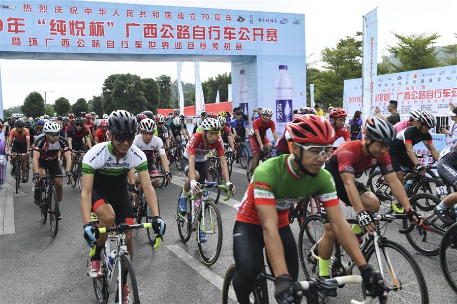 自行车——2019环广西公路自行车世界巡回赛预热赛(南宁站)举行