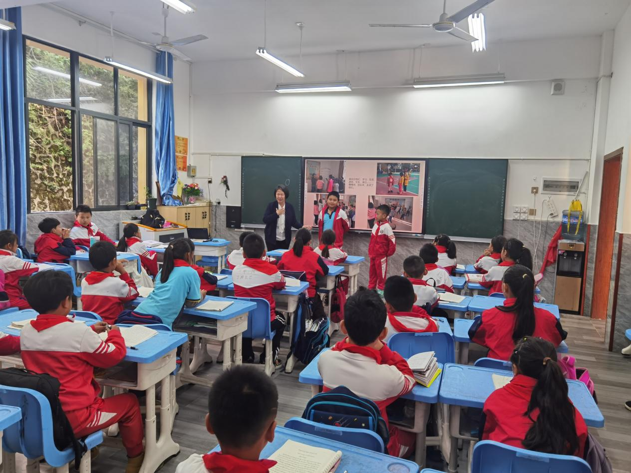 和孩子们一起听大山的回响——中广联合会青少广播节目委员会“公益进校园”活动走进西藏林芝墨脱县_fororder_图片2