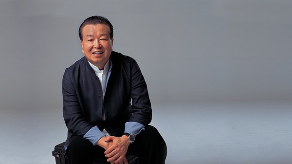 华彬集团董事长严彬荣膺70年70企70人“中国杰出贡献企业家”