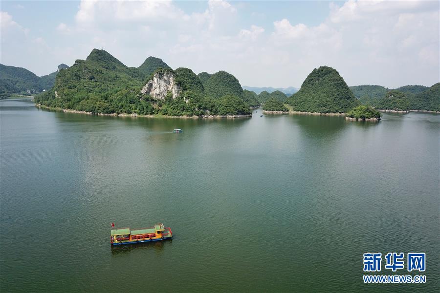 贵阳：百花湖醉游人