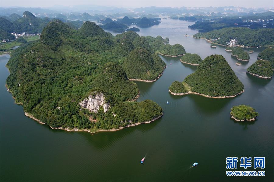 贵阳：百花湖醉游人