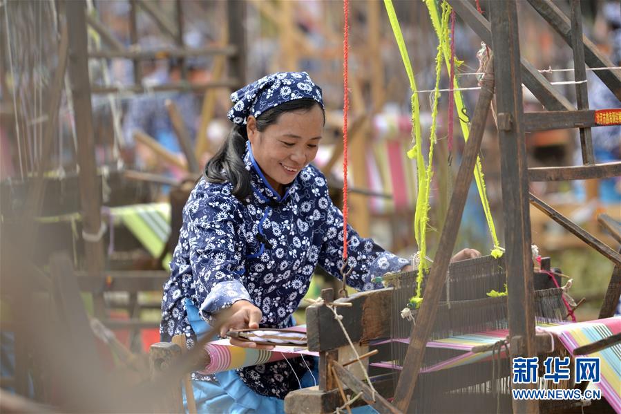 河北：八百织女展“非遗”