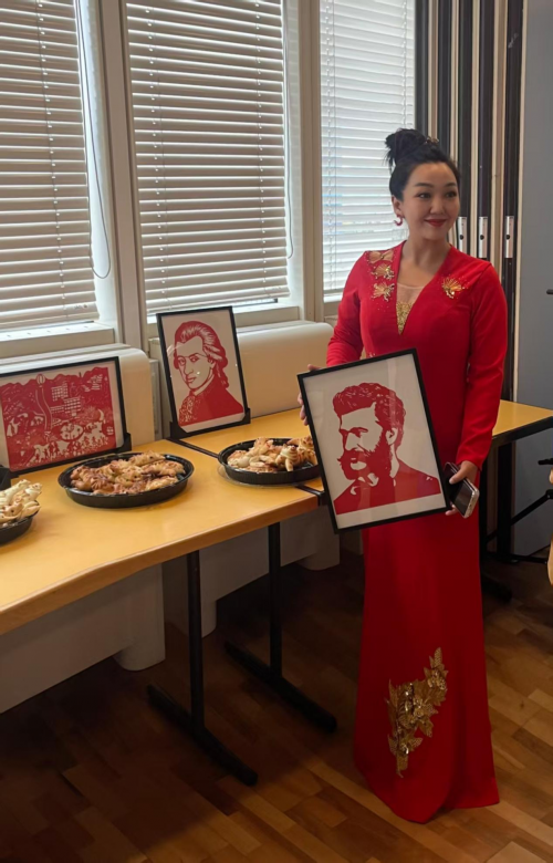 非遗传情 乐动世界:亚洲平民歌后方小菲携神木文化闪耀联合国与维也纳