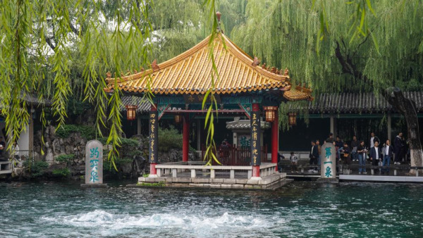 山东济南：群泉奔涌