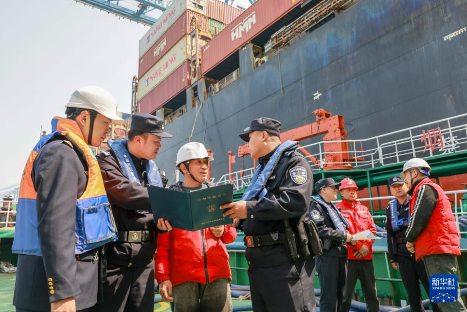 山东青岛:联合执法筑牢口岸安全防线_fororder_【山东青岛:联合执法筑牢口岸安全防线】5