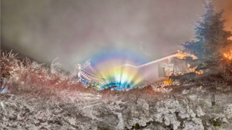 不是极光 胜似幻境 泰山之巅罕见大气光学奇观“灯华”