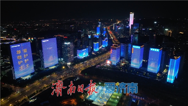 济南地标建筑群灯光秀向“白衣天使”致敬