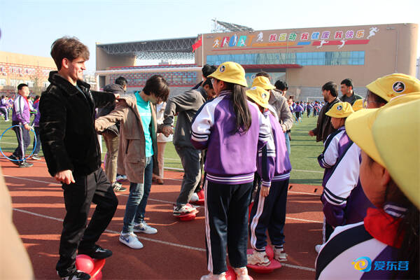 跨国情谊暖校园 文化交融促成长