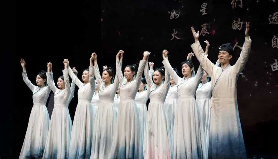 济南新春赏灯新选择,起步区鹊山生态文化区上演“大河华章·光耀鹊华”新春灯会