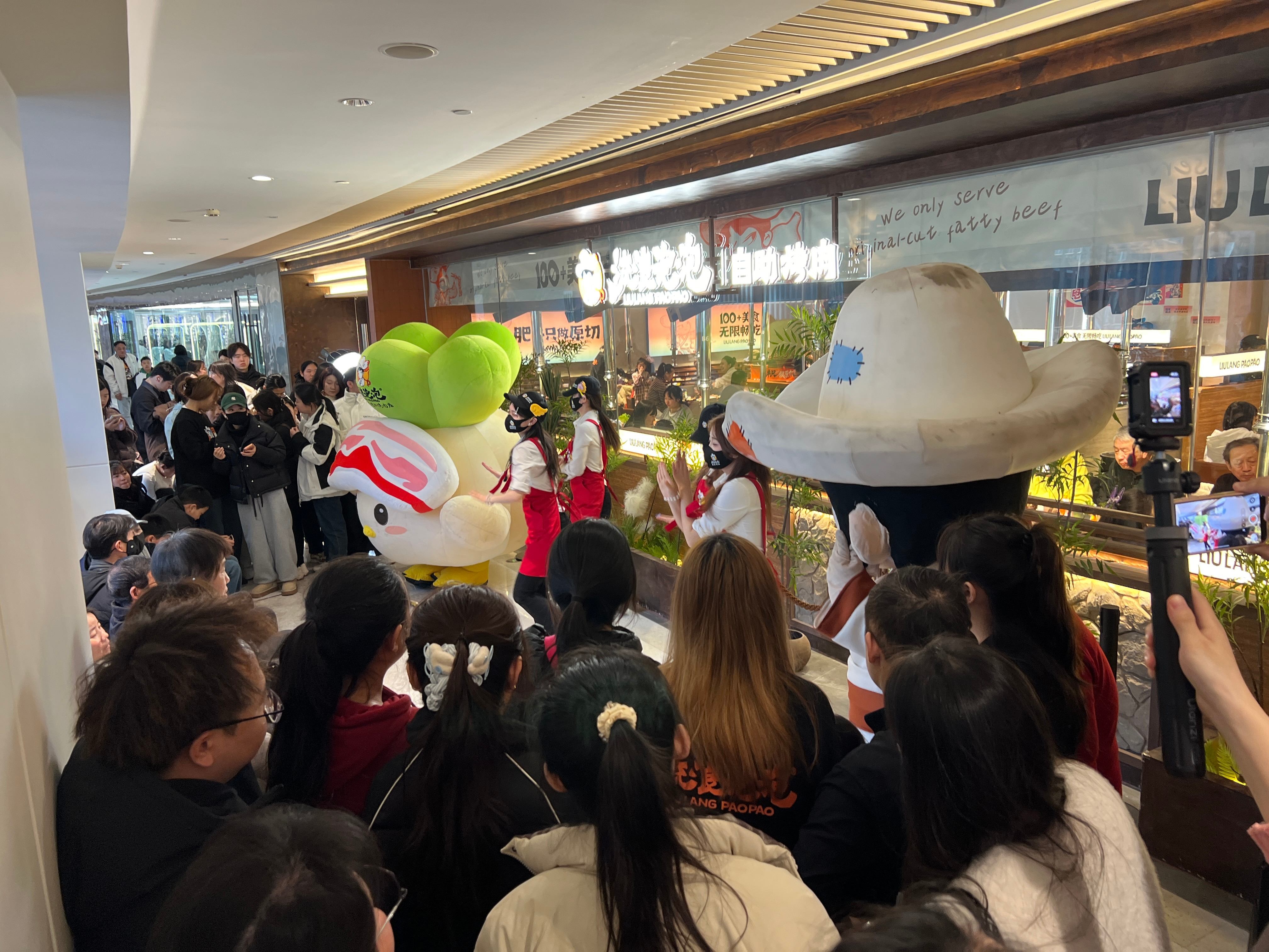 排队超千桌、预售破5000万!流浪泡泡入驻恒隆,济南首店爆火!_fororder_【流浪泡泡 流浪泡泡】2