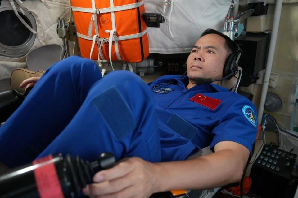 “神二十一”飞天在即 乘组地面训练精彩瞬间→