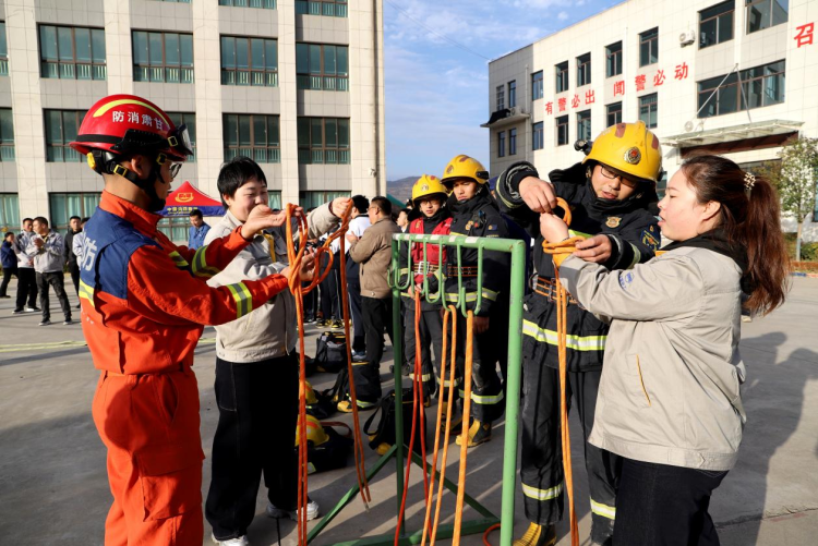 甘肃各地筑牢消防安全 “防火墙”_fororder_图片1