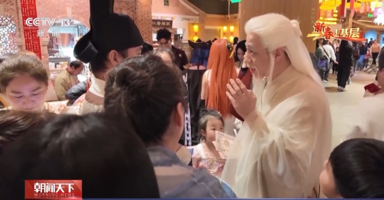 新春走基层丨穿戏服、讲典故 这群文化讲解员用创新的方式赓续千年文脉