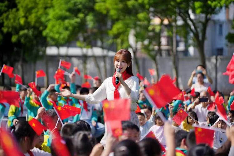 高举队旗跟党走 少年接力新长征:大邑县悦来镇学校举行少先队主题活动_fororder_3