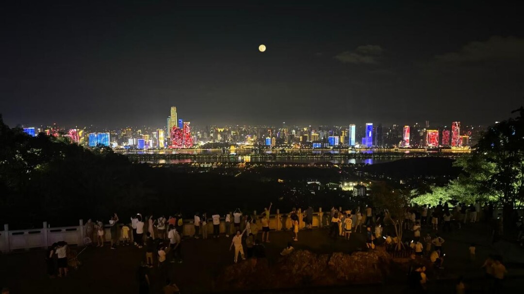 假期第七天接待近1600万人次,湖南客流创新高_fororder_1