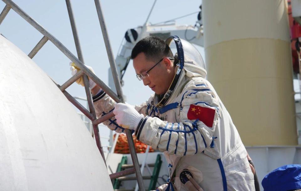 “神二十一”飞天在即 乘组地面训练精彩瞬间→
