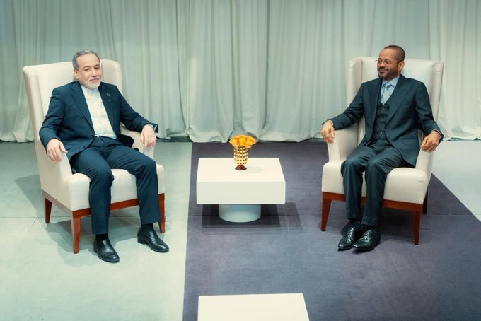 视频丨美军18架战机飞向中东 伊朗举行军演 谈判前夕互亮“底牌”