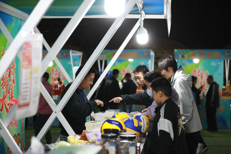 “奋进织绣 大地丰收”鄂尔多斯草原村排青少年排球邀请赛激情开赛_fororder_图片6