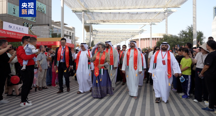 传统年俗与科技同框 总台马年春晚宣传片点亮迪拜“欢乐春节”巡游