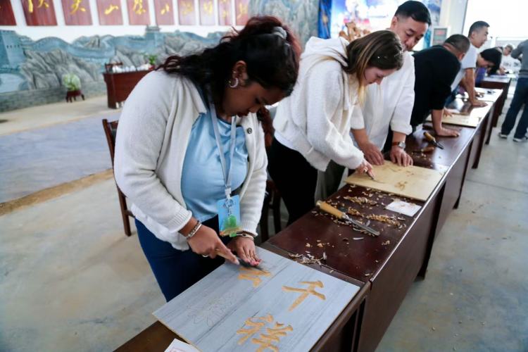 “丝路IP 机遇中国”|外国网红博主打卡“镍都”金昌 见证新城“破圈”成长_fororder_50ed5760918342e8a74401f610dfa580.1920x1280