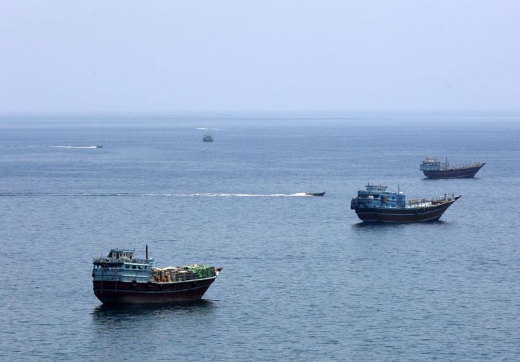 国际观察丨美伊再交火:围绕海峡的“赌博”