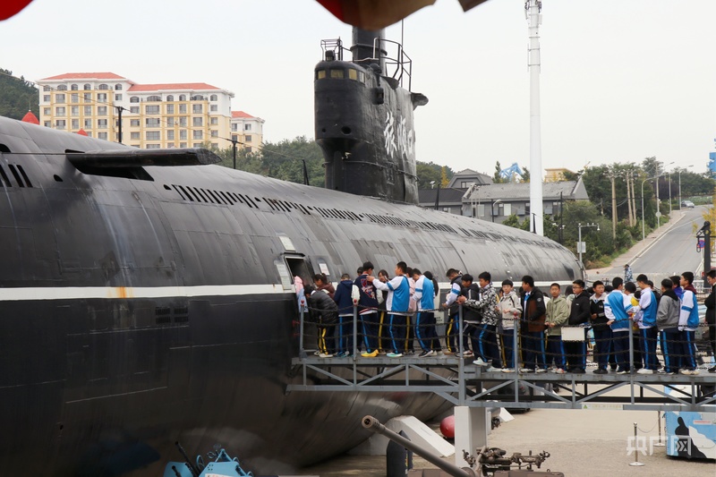 行进的海岸线丨登舱探秘“旅顺口”号潜艇的深海印记 新时代续写“远航”新篇